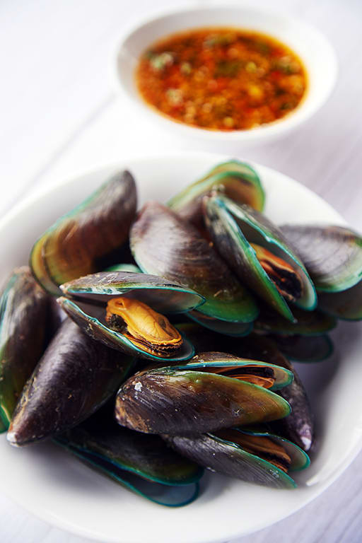 fresh green mussels with spicy sauce   7 80 data